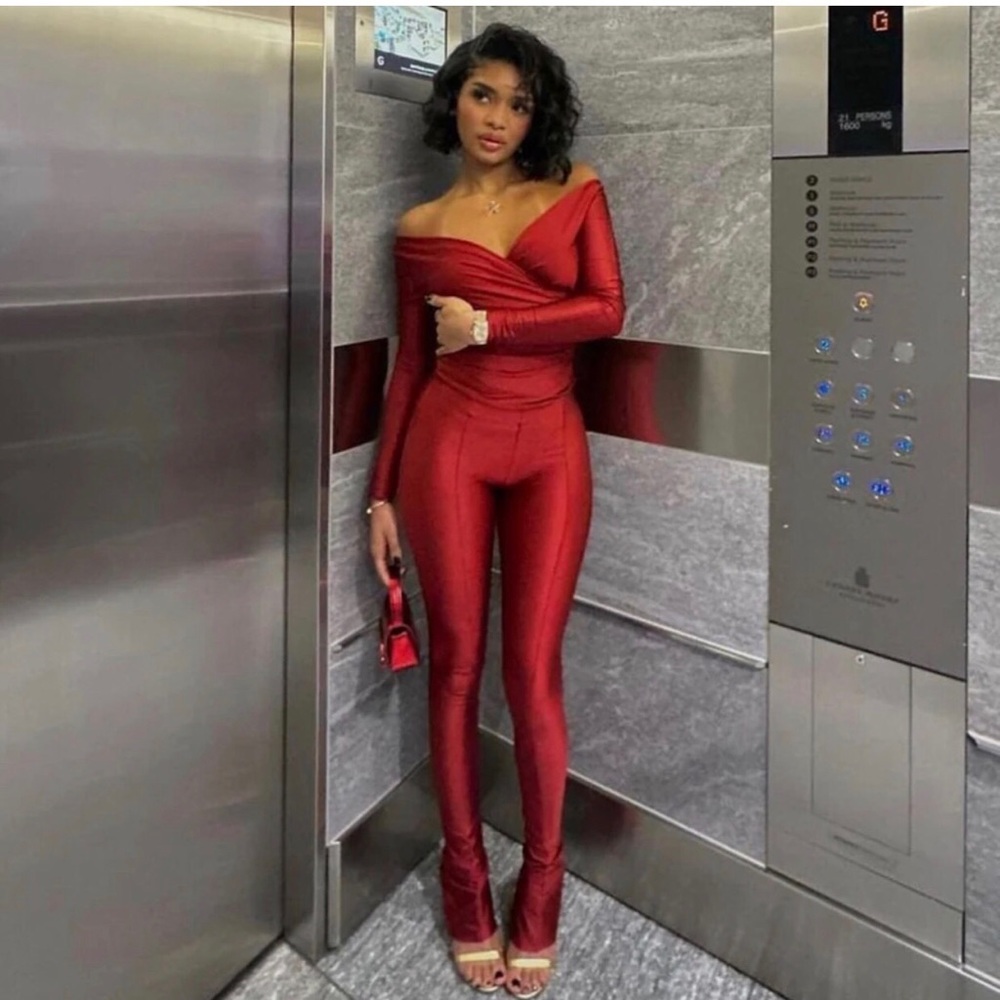 COPY - Absolutely gorgeous 2 piece off shoulder pants set.